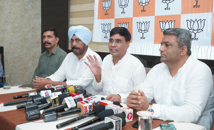 Mann government is finding unnecessary mistakes without reading the Union Budget: Dr. Subhash Sharma